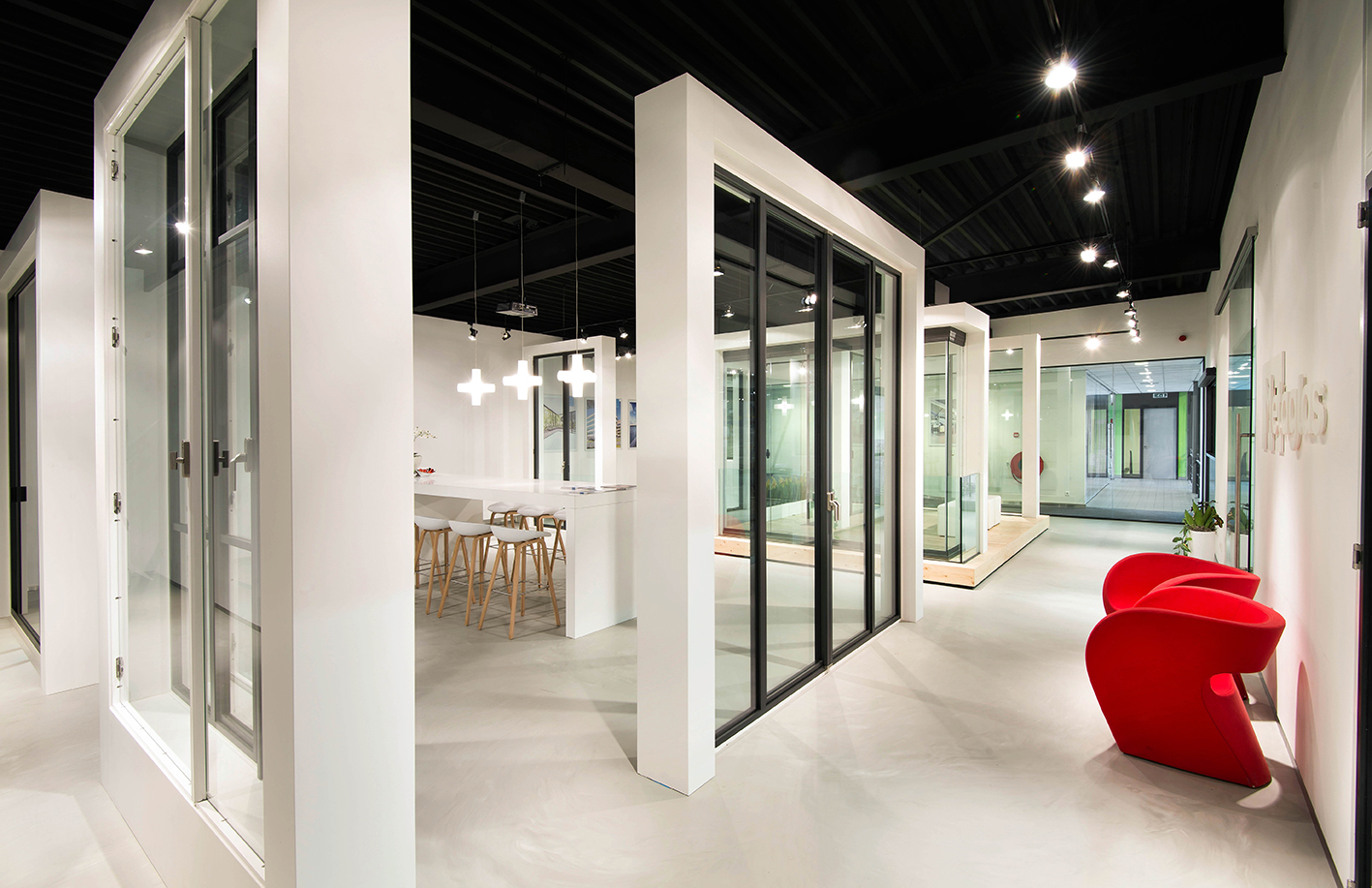 Corporate interior - showroom for Metaglas.