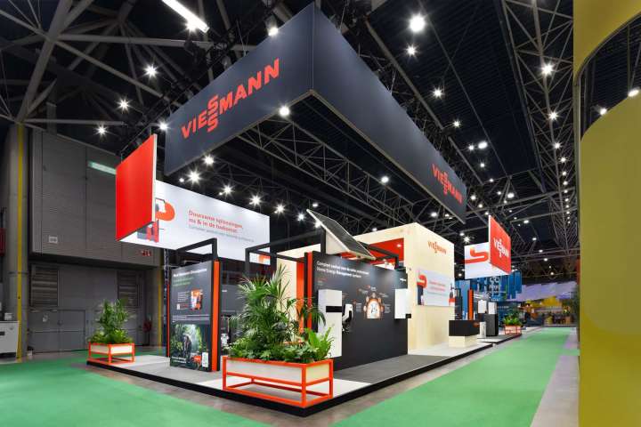 Opvallend standontwerp en standbouw voor Viessmann op de VSK beurs in de Jaarbeurs Utrecht. Ontworpen en gebouwd door standbouwer Eldee Expo Experts.